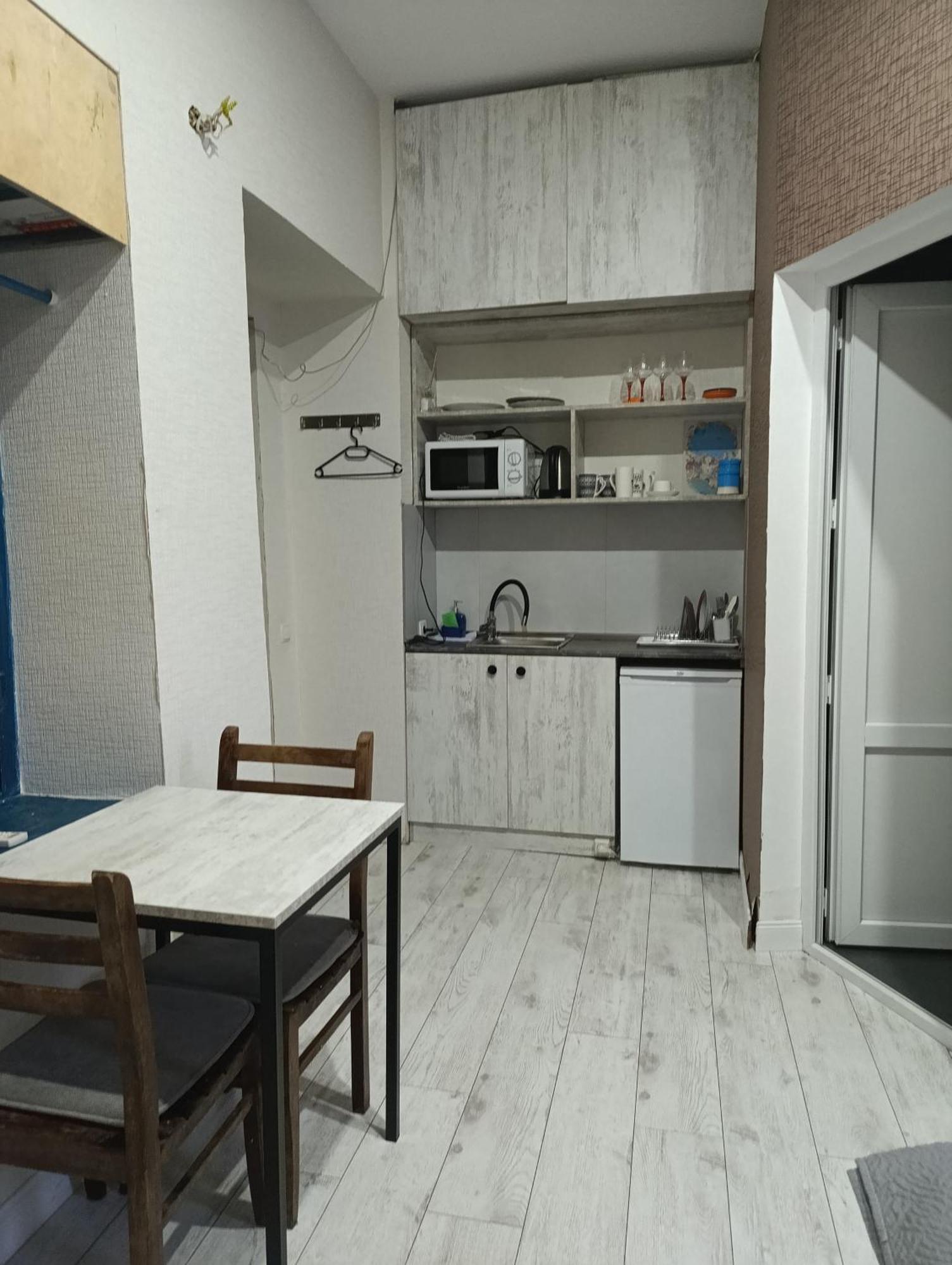 Nino'S Apartment In The Center Of Тбилиси Экстерьер фото